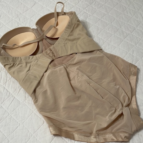 FLEXEES by Maidenform all in one shapewear with form fitting panels - Picture 2 of 6